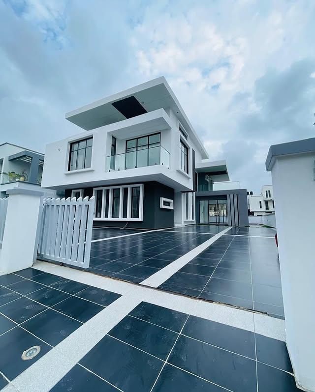 Royal Majesty Haven Office